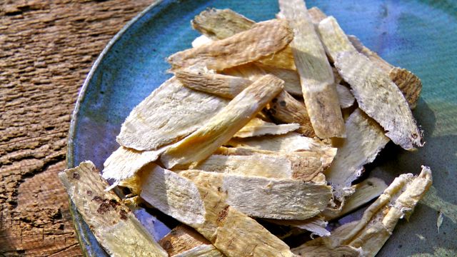 Astragalus Root Slices